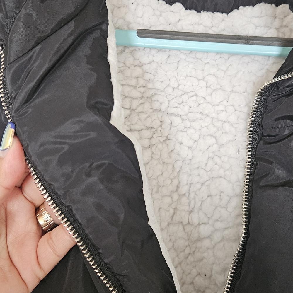 Black Women's Puffer Vest - Picture 3 of 6